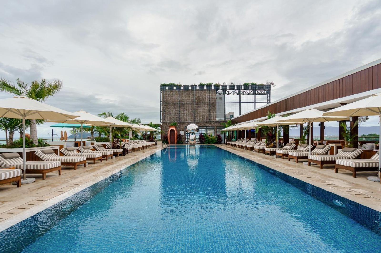 The Riyaz Lavanya Langkawi Pantai Cenang  Extérieur photo The rooftop pool at the hotel